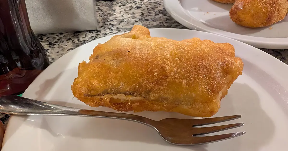 Buñuelos de bacalao crujientes de El Corcho en Valladolid centro