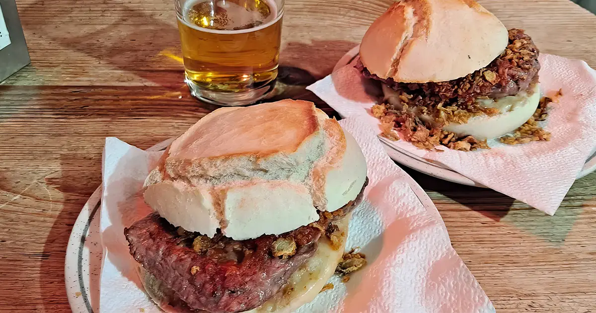 Tosta de jabalí con chorizo en la carcava, tapa típica en Valladolid