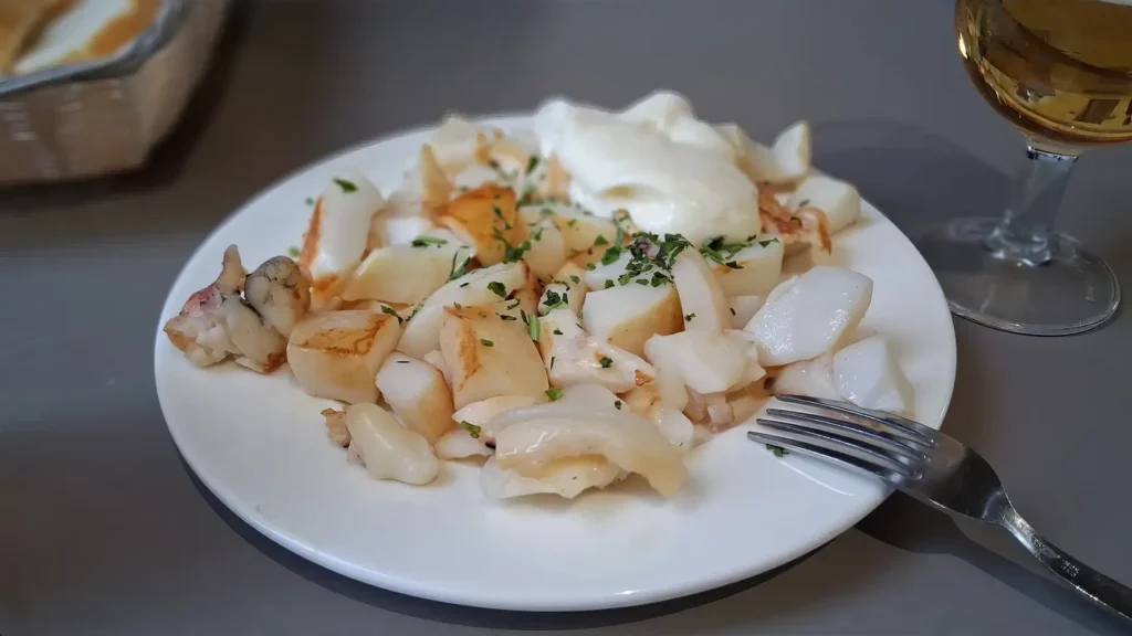 Sepia a la plancha con alioli en La Sepia, clásico del tapeo vallisoletano