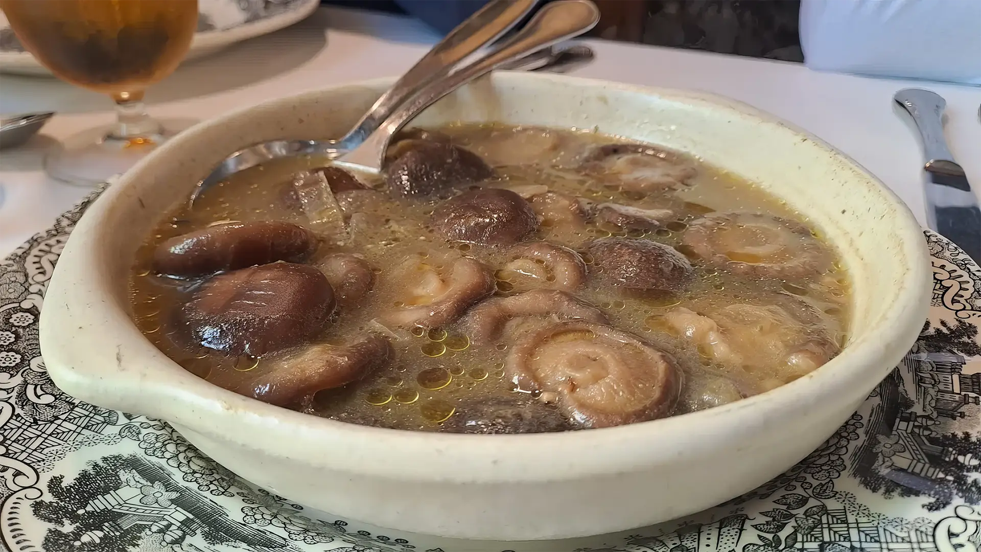 Sopa castellana tradicional en El Figón de Recoletos