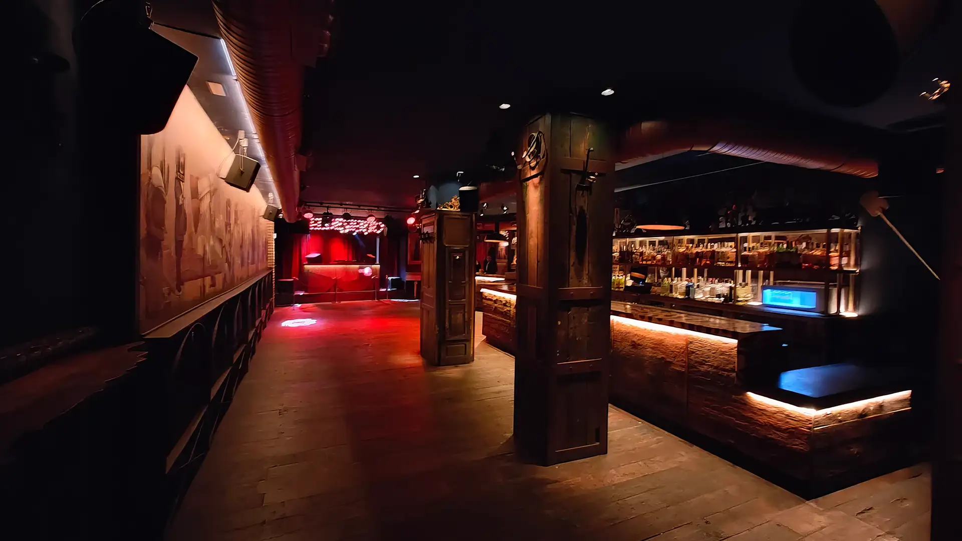 Desierto Rojo con escenario y sesiones DJ
