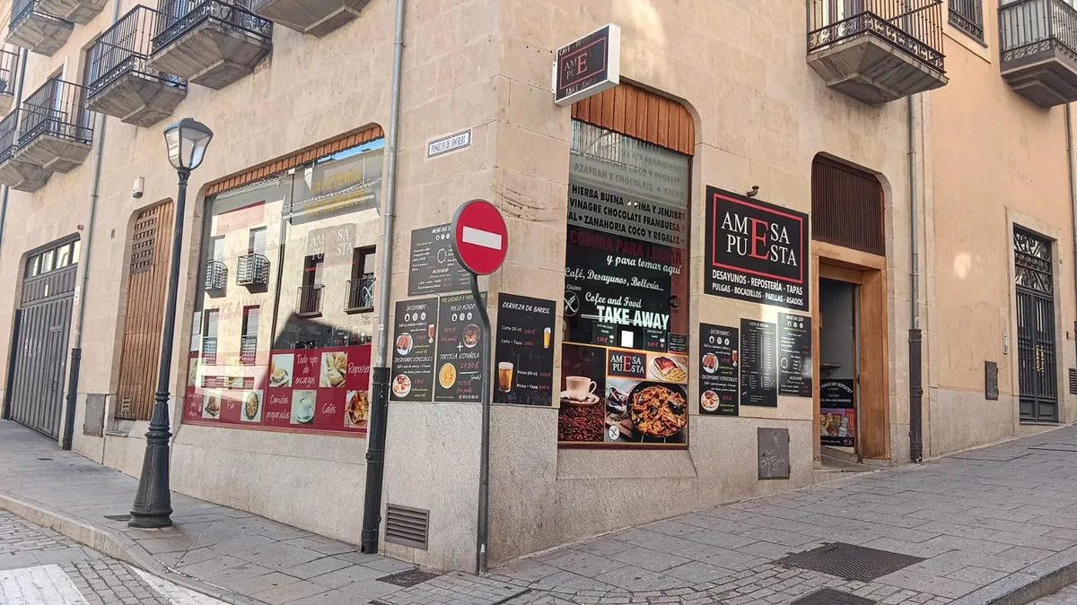Fachada del restaurante A Mesa Puesta, con menú del día en Salamanca