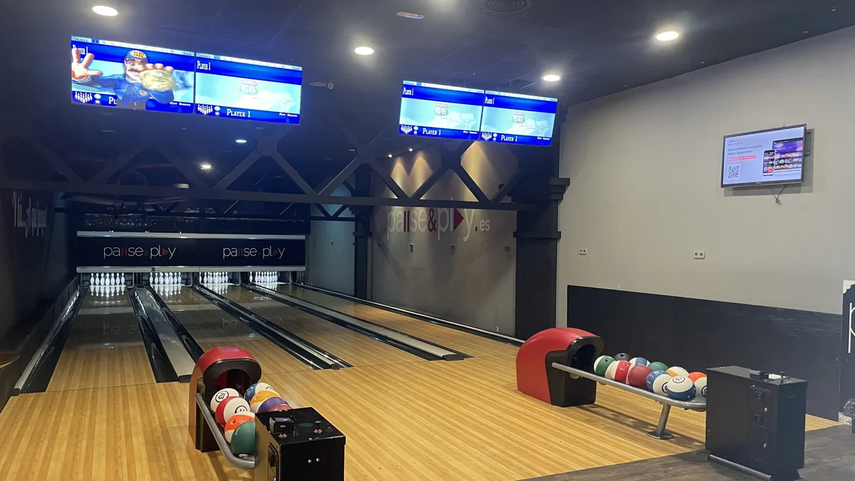 Pistas de bolos de la bolera Pause & Play en el centro comercial Vialia de Salamanca