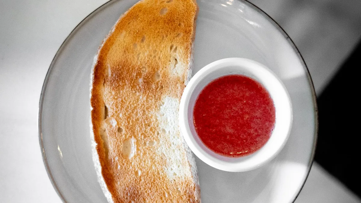 Tostada con mermelada del Cafetín Scherzo, desayunos en Salamanca