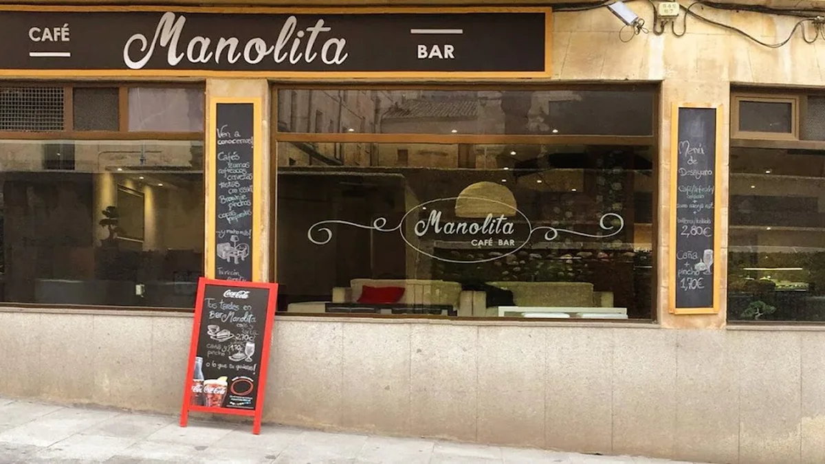 Fachada de Manolita Café Bar en Salamanca