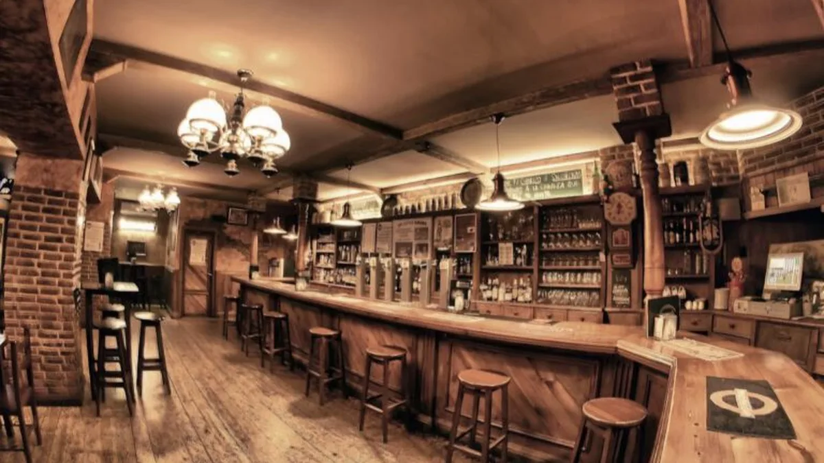 Barra de la Cervecería Gilber's en Salamanca