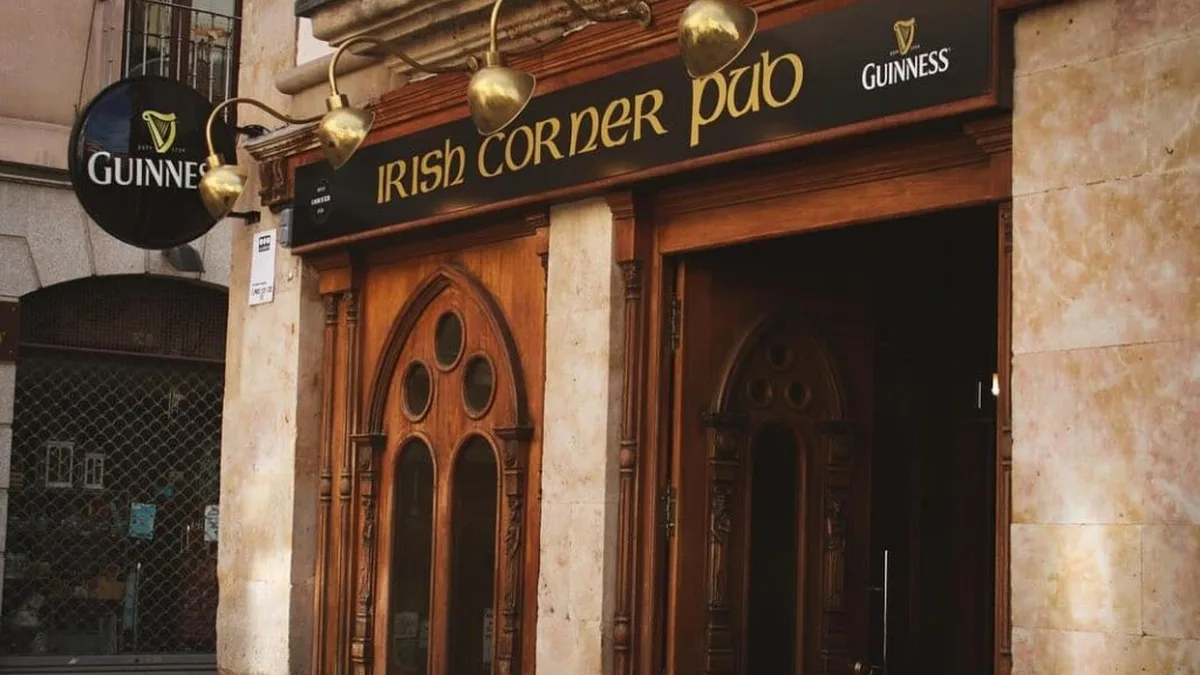 Fachada del Irish Corner Pub de Salamanca
