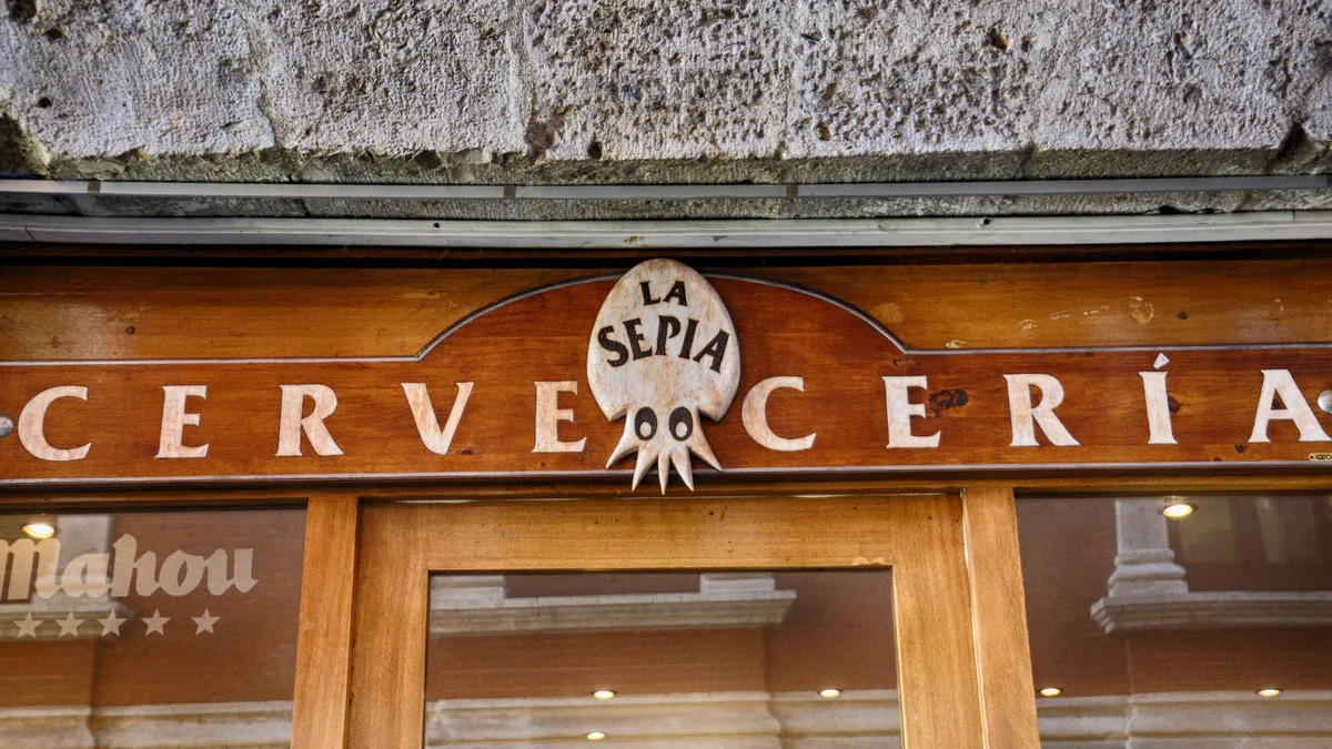Fachada de la Cervecería La Sepia en Valladolid
