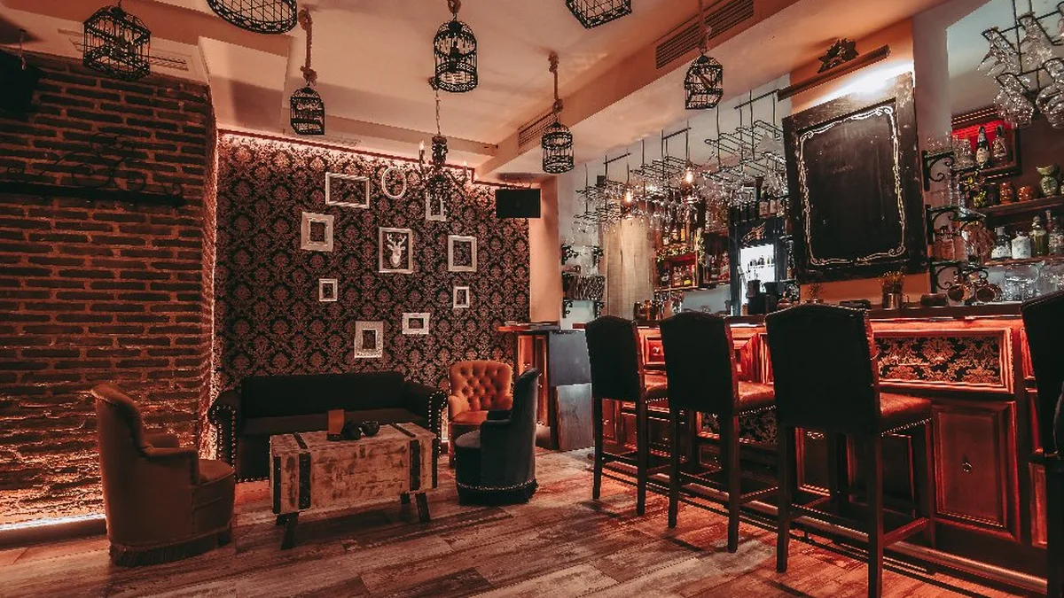 Interior del Vintage Cocktail Bar de Salamanca