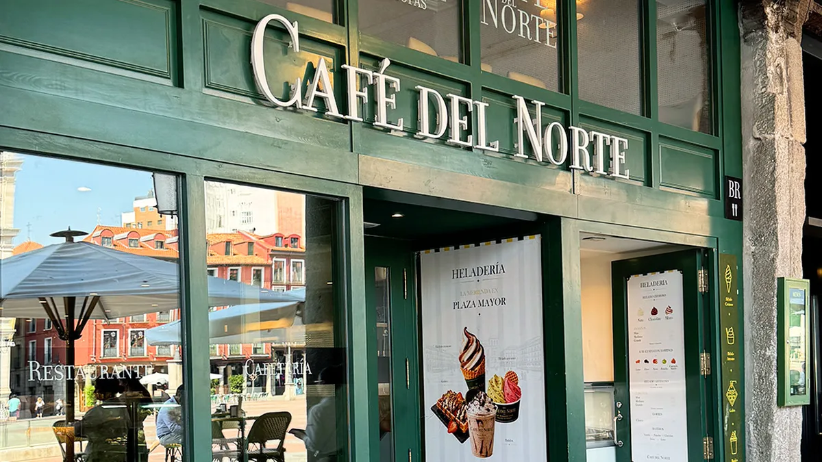 Fachada del Café del Norte en la Plaza Mayor de Valladolid