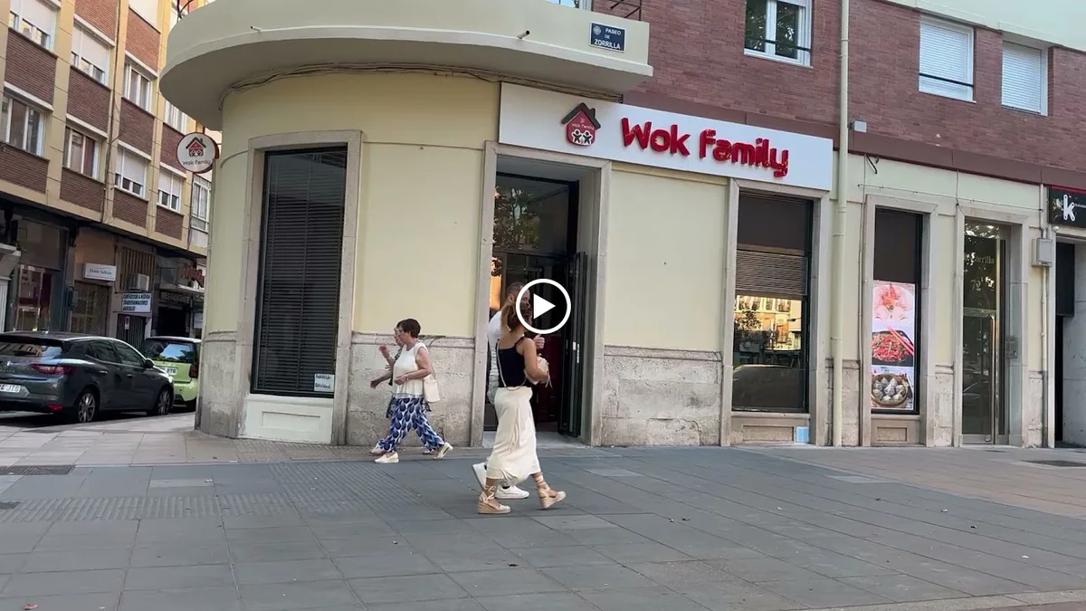 Fachada de Wok Family, comida asiática rápida en Valladolid