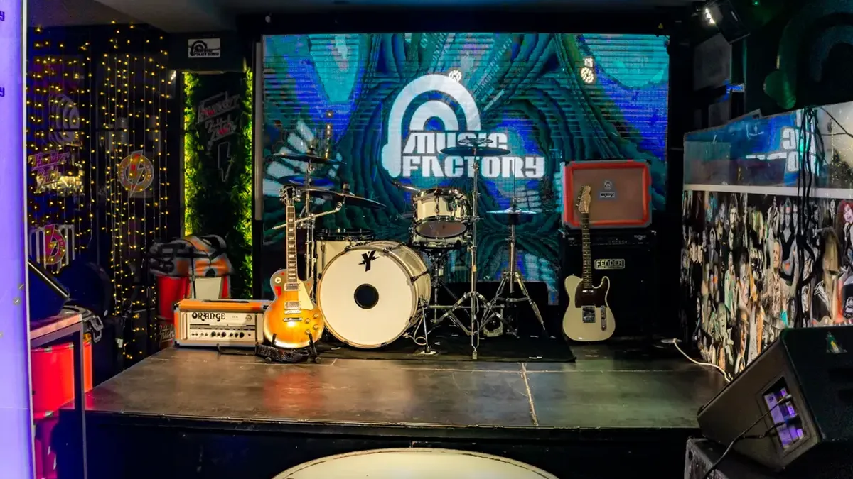 Escenario de la sala Music Factory en Salamanca
