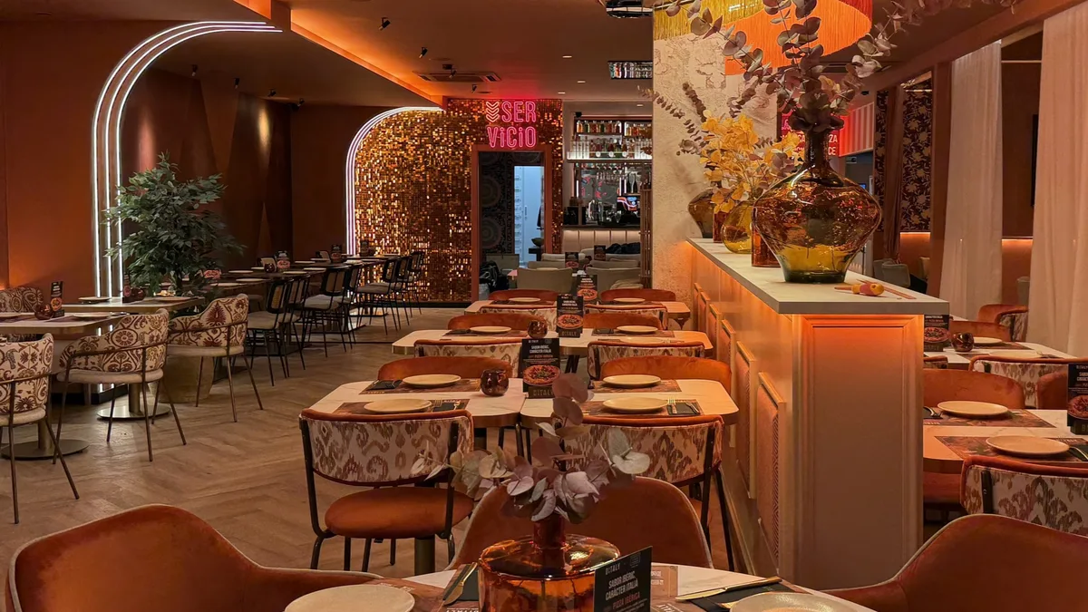 Comedor luminoso de Ditaly Salamanca, pizzería napolitana de la calle Meléndez