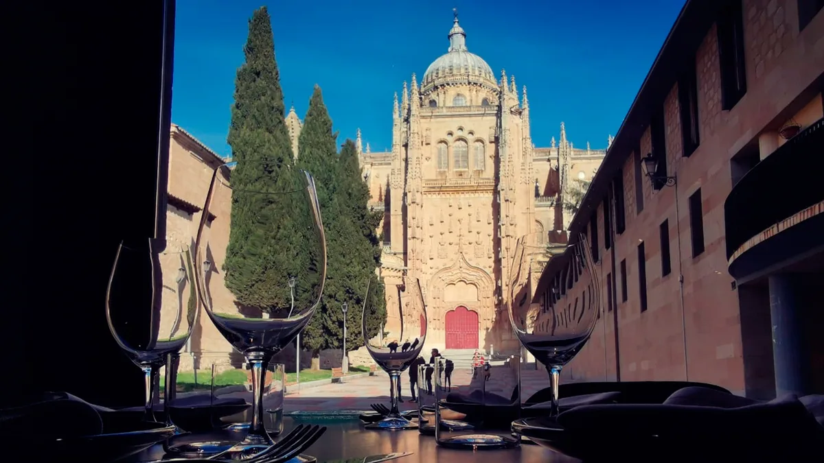 Vistas a la Catedral desde El Huerto de Doña Deseada, restaurante del Patio Chico de Salamanca