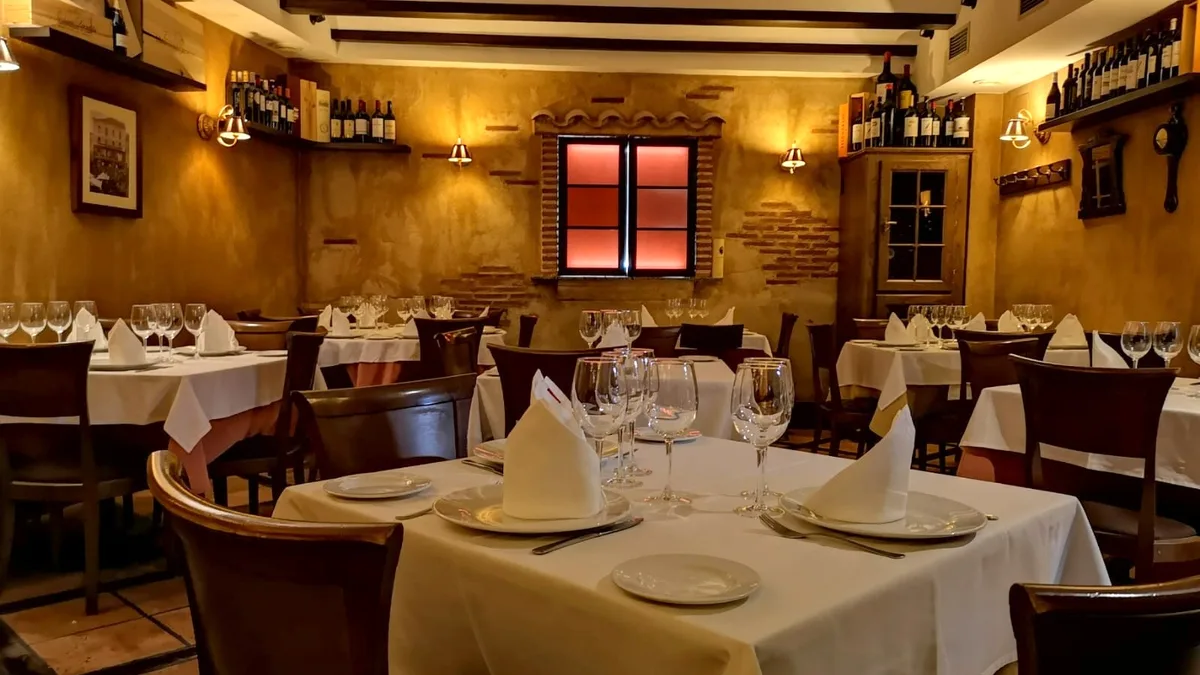 Comedor de la Hostería Casa Vallejo, restaurante de asados cerca del Mercado Central de Salamanca