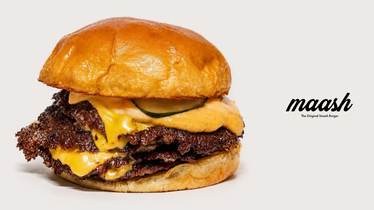 Smash burger con queso cheddar de Maash Burger en Salamanca