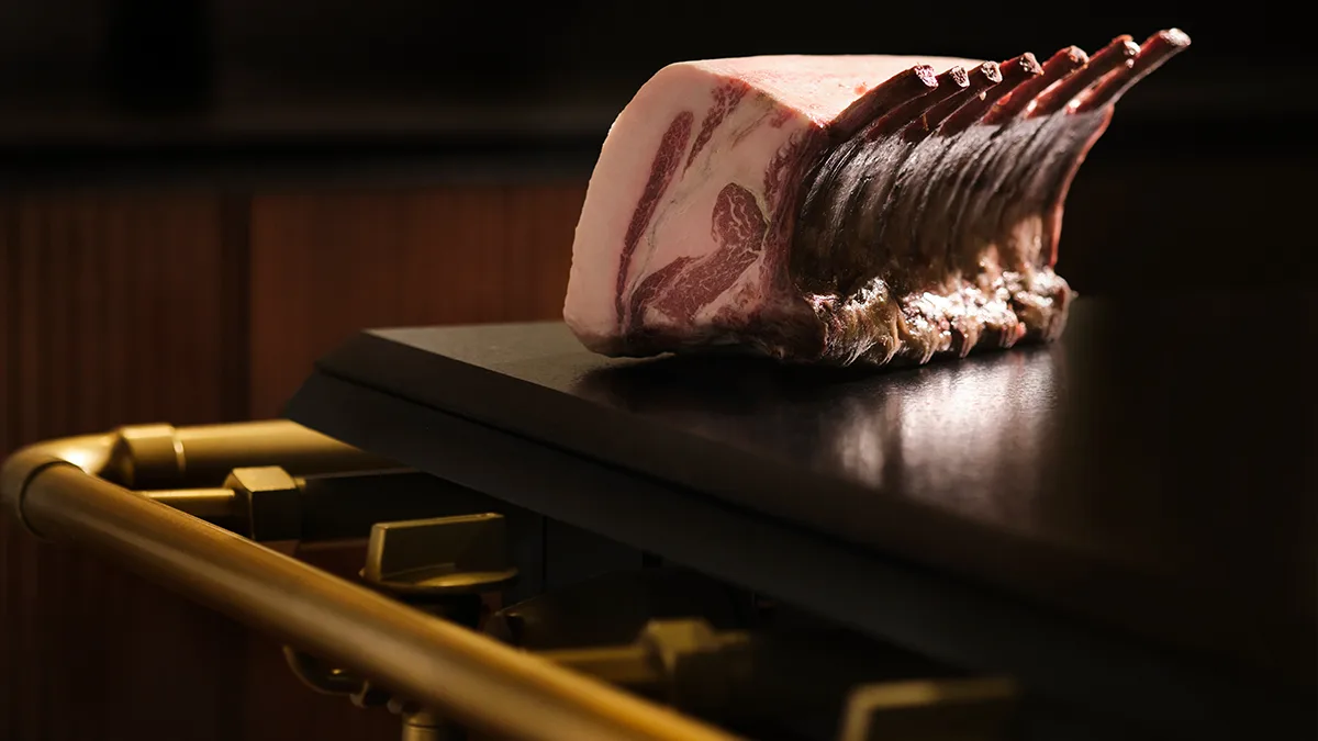 Carré de cordero madurado en Pascua Restaurante, alta cocina en el Eunice Hotel de Salamanca