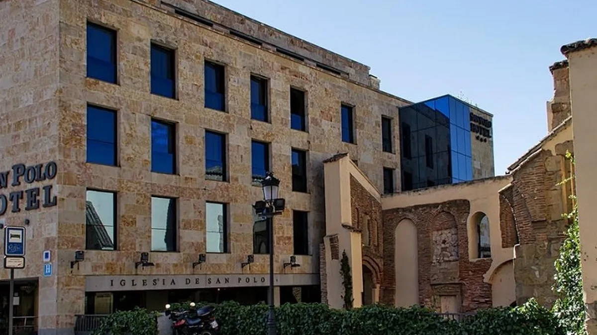 Fachada del Hotel San Polo, donde está el restaurante San Polo con menú del día en Salamanca