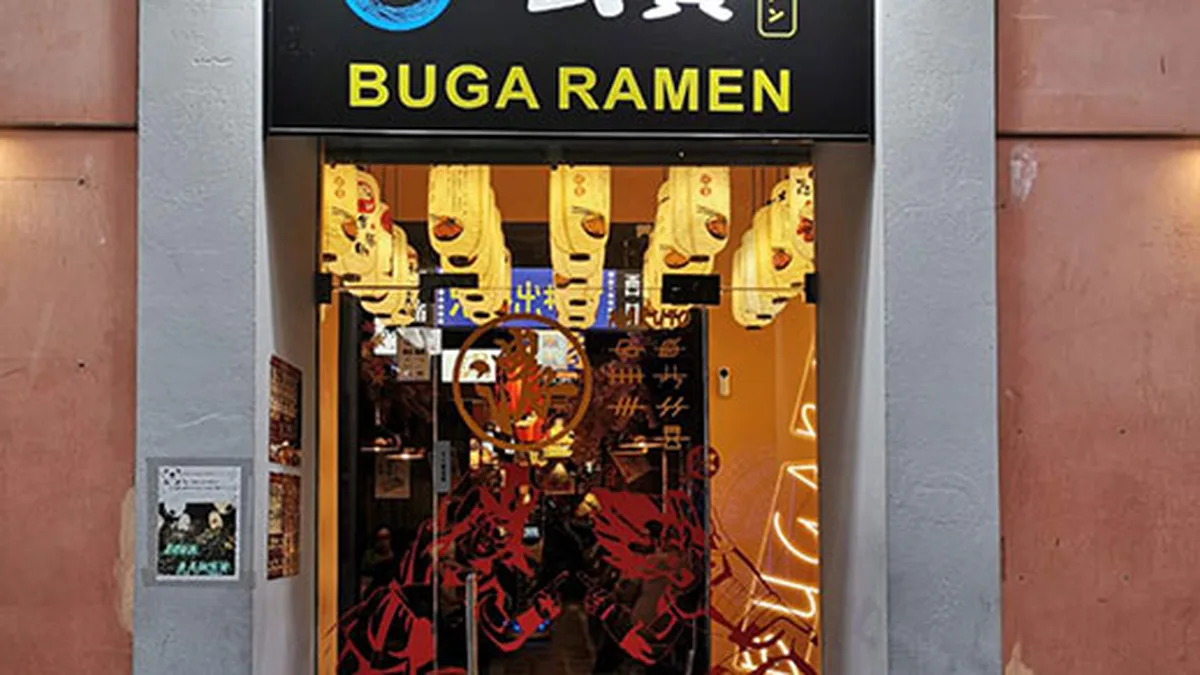 Fachada de Buga Ramen en la Plaza Mayor de Valladolid
