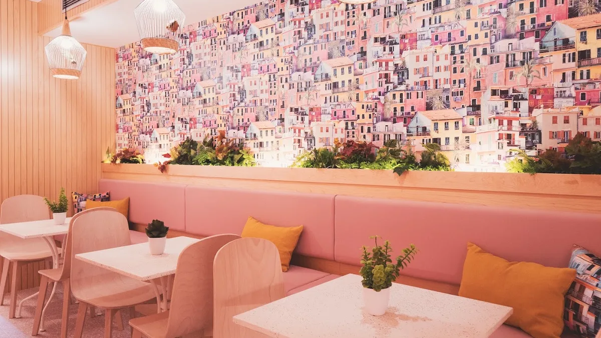 Interior del Nuvi Healthy Bar, café saludable en Valladolid