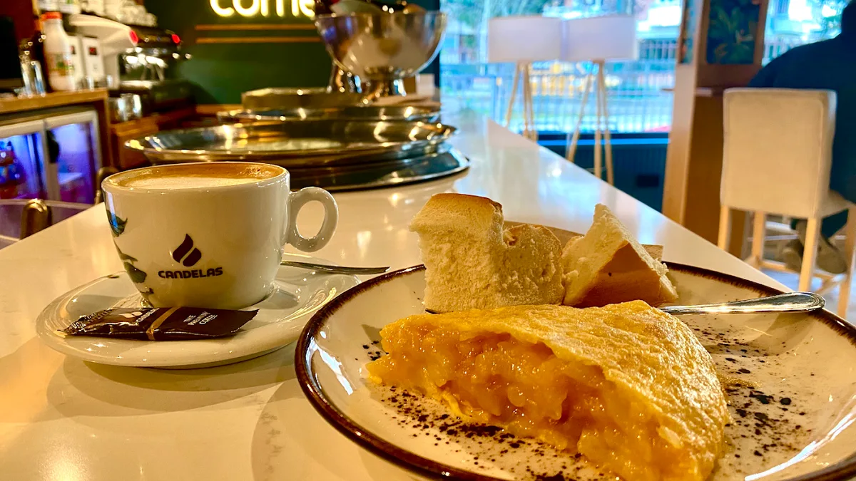 Pincho de tortilla de patata en un bar de Valladolid